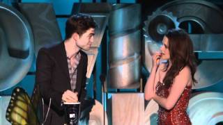 Kristen Stewart And Robert Pattinson Win Best Kiss [upl. by Manvil]