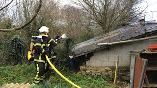 Paimpol Un hangar en feu impasse de Penvern [upl. by Scharaga]