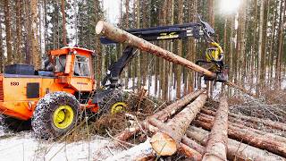 Working On Old Kockums 880 Tree Harvester [upl. by Enad]