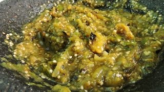 Salsa verde asada en molcajete RecetasdeLuzMa [upl. by Yeldoow]