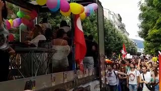 Lurlo del Pride di Caserta tra carri e canzoni quotVivere a coloriquot [upl. by Avir]