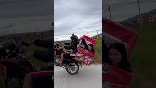 Cada loco con su loca 😜 🥰😍 honda amorparasiempre helado teamo siempreloquitos [upl. by Fonseca]