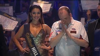 R Huybrechts Ik haat alles op het podium zelfs de walkonquot  RTL 7 DARTS WK 2018 [upl. by Abbotsen772]