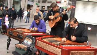 Címbalo Húngaro en la Puerta del Sol Madrid  Hungarian Cimbalon [upl. by Aznerol862]