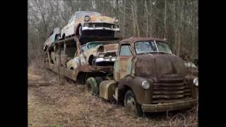 Caminhão Cegonha e carros antigos abandonados [upl. by Lenard]