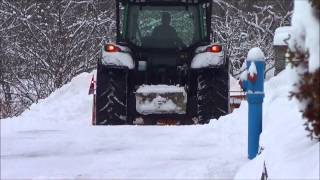 Valtra  Hydrac Pflug im Räumeinsatz [upl. by Godding]