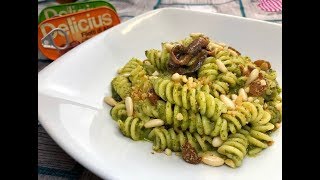 FUSILLI CON CREMA DI CIME DI RAPA ALICI PICCANTIPINOLI UVETTA E MOLLICA CROCCANTE [upl. by Rossing]