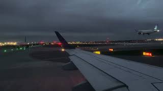 Evening Takeoff  John F Kennedy International  jetBlue E190AR [upl. by Amrita201]