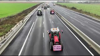 VIDEO A 10  les agriculteurs débutent leur opération escargot sur lA 10 au sud de Sorigny [upl. by Andra820]