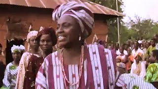 Tunde Kelani  IYA RAINBOW dances at Àweros Wedding Ceremony Narrow Path 2006 [upl. by Wycoff394]