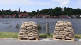 Lauenburg  ElbeHochwasser am 16 Juni 2013  Hohnstorf Pegel 886 Meter [upl. by Di767]