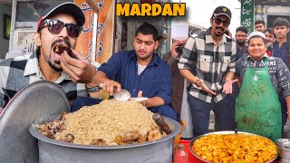 PAKISTANI STREET FOOD IN MARDAN  Nalli Chapal Kebab Meat Pulao amp Mutton Rosh [upl. by Annaeg]