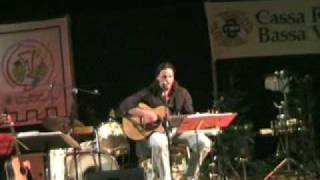 Alberto Bertoli canta quotA muso duroquot unplugged [upl. by Rickart992]