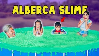 KIMA Y JUANITO LLENARON LA ALBERCA DE SLIME 😱 Jukilop  Kimberly Loaiza [upl. by Ecinerev738]