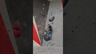 V4⚫️ at Crux Boisbriand boulder rockclimbing climb bouldering climbing [upl. by Noryv61]