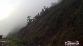 Deslave de cerro en la carretera Guayaquil  Cuenca [upl. by Notyrb632]