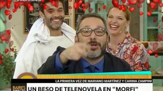 Mariano Martínez y Carina Zampini un beso de novela – Telefe Noticias [upl. by Nerrak]