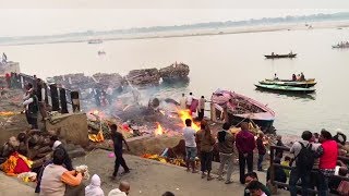 هذا الشعب يحرق الموتى ويلقي بهم في النهر  ⛔️ فيديو خفي ⛔️ VLOG VARANASI I [upl. by Ocirled]