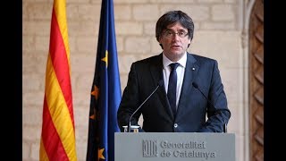 Declaración institucional de Carles Puigdemont desde el Palau [upl. by Bil]