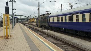 Abfahrt D 17223 quotGolden Eagle Danube Expressquot und Einfahrt WB 963 in Wien Westbahnhof 30092023 [upl. by Ecinaj481]