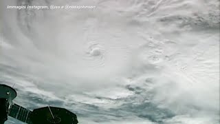 Luragano Milton visto dalla Stazione spaziale internazionale [upl. by Ylen]