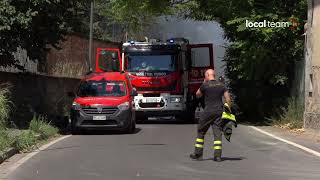 Incendio alla periferia di Milano a fuoco orti e mezzi [upl. by Diet]