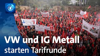 Sparpläne im Fokus Autobauer VW und IG Metall starten Tarifrunde [upl. by Grodin]