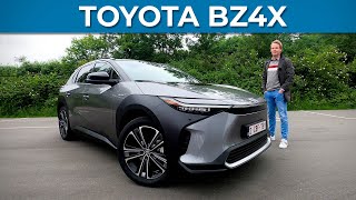 Toyota bZ4X 2022 Review  Toyotas eerste batterijelektrische auto  AutoRAI TV [upl. by Pampuch217]