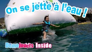 FUN ET PARC AQUATIQUE gonflable le grand saut au WATER FUN PARK en VACANCES demo jouets inside [upl. by Moia]