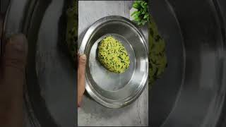 Soft methi thepla recipe methi food foodlover tkhana yammyshorts yammy [upl. by Hsiekal612]