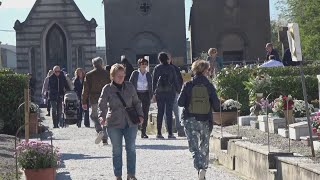 Commemorazione defunti cimiteri affollati [upl. by Anniram814]