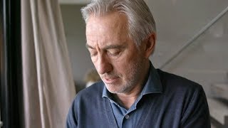 Van Marwijk krijgt het moeilijk bij beelden WKfinale  SHIRTJE RUILEN [upl. by Kellsie309]