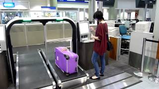 Passengers using Self Service Bag Drop at Brisbane Domestic Airport  001 [upl. by Zara]