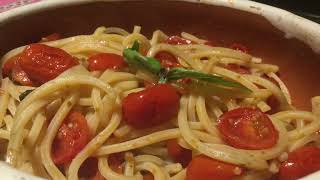 Spaghetti con pomodorini infornati  un omaggio al Cilento videoricetta n 1154 [upl. by Hailed367]