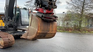 Köp Grävmaskin Volvo EC250EL med rotator med gripkassett amp tandskopa på Klaravik [upl. by Aniwde]