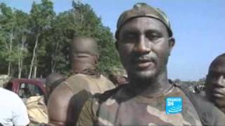 Reportage dans les rangs des forces proOuattara [upl. by Ettevram711]