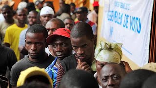 Veillée darmes électorale en Angola [upl. by Georgi395]