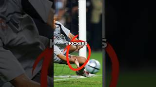 Why this goalkeeper take off his glups [upl. by Oeramed]