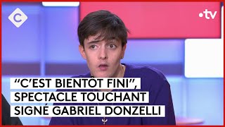 Gabriel Donzelli sa guerre sur scène  C à vous  08122023 [upl. by Ocnarf]