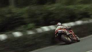 Robert Holden brushes the wall at the 1995 Senior TT [upl. by Notpmah]