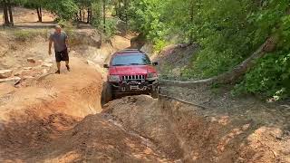 JEEP GRAND CHEROKEE VS KIA SPORTAGE OFF ROAD [upl. by Schechinger648]