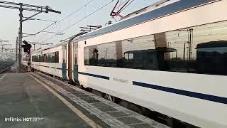 20901 Mumbai Central Gandhinagar Capital Vande Bharat express skips Vasai road station [upl. by Kauslick]