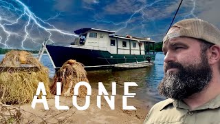 ALONE SURVIVING a Huge STORM ABOARD the HOUSEBOAT and LOSING the Prop [upl. by Akirehs30]