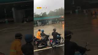 Myvi memang KING selamba je redah banjir nak isi minyak 🤣🤣🤣 banjir banjir2024 banjirmalaysia [upl. by Oettam]