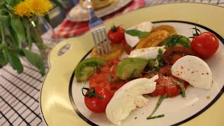 La SALADE DE TOMATES MOZZARELLA de Bufflonne sauce balsamique  Gourmandises TV [upl. by Allveta]