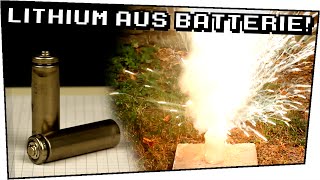 EXPERIMENT  LITHIUM aus einer BATTERIE  gefährliche Experimente  Techtastisch 70 [upl. by Elleoj]