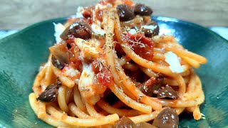 RICETTA FACILE E GUSTOSA CON POMODORO E MOZZARELLA  Pasta alla VESUVIANA [upl. by Enamrahs]