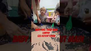 Baby menangis takut lumpur shots subscribers bebycute [upl. by Aicatsanna]