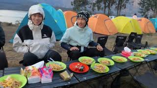 asik makan sambil melihat keindahan alam gunung Rinjani panorama1986 [upl. by Attennod]