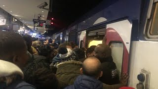 Retraites Gare du Nord à Paris les quais du RER D bondés à lheure de pointe  AFP Images [upl. by Qooraf170]